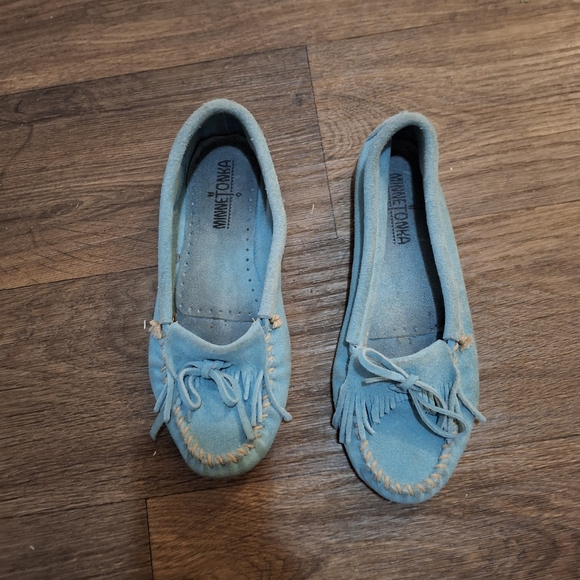 Minnetonka Moccasin Thread Suede Slip-On Comfort Shoes. - Picture 7 of 13